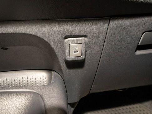 Used 2025 Toyota Corolla LE image 14