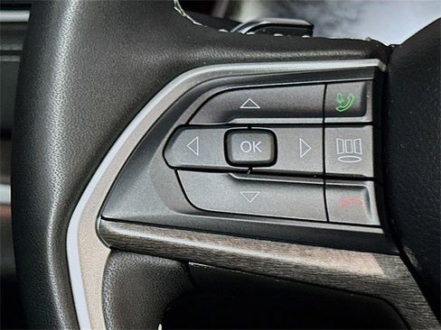 Certified 2024 Jeep Grand Cherokee Limited w/ Black Appearance Package image 27