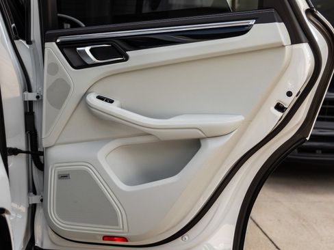 Certified 2026 Porsche Macan S AWD/4WD image 40
