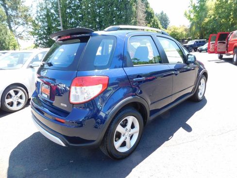 Used 2008 Suzuki SX4 AWD Hatchback w/ Touring Pkg image 2