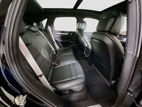 Used 2023 Porsche Cayenne Platinum Edition AWD/4WD image 27