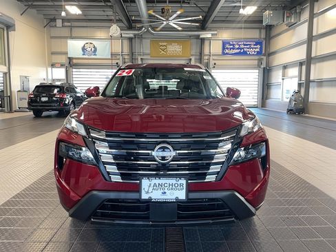 Used 2024 Nissan Rogue SV w/ SV Premium Package image 3