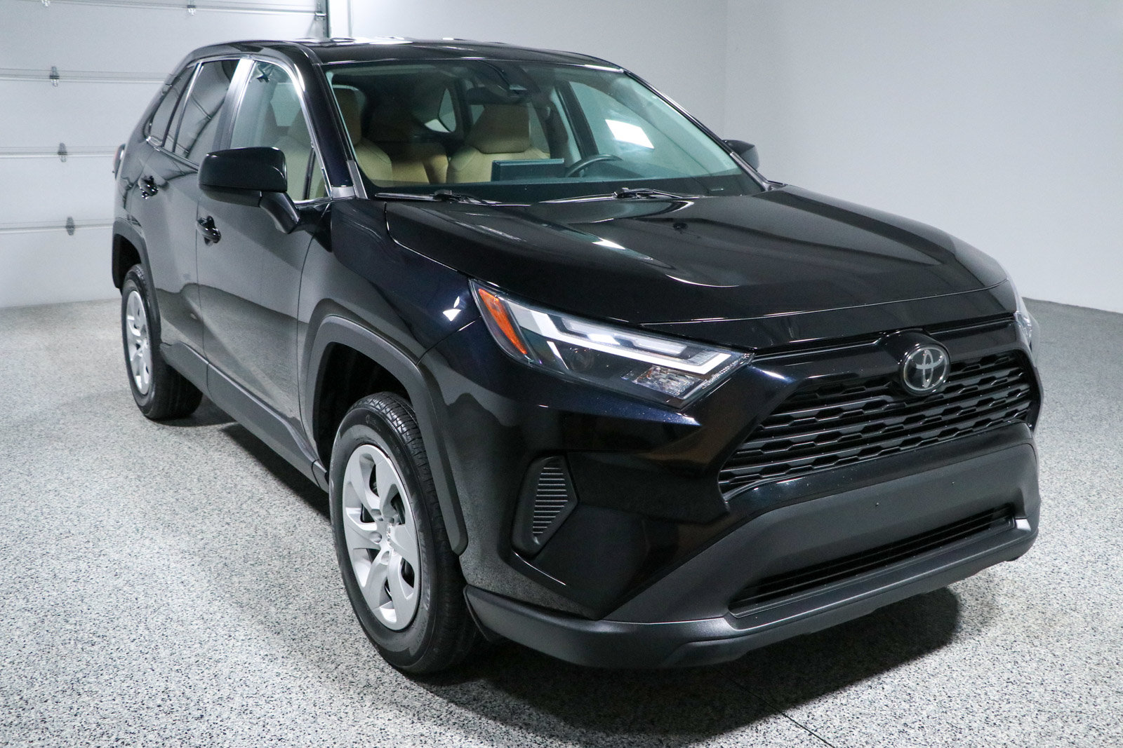 Used 2023 Toyota RAV4 LE AWD/4WD image 5