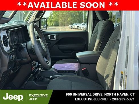 Used 2024 Jeep Wrangler Unlimited image 11
