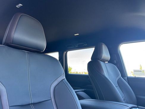 New 2025 Nissan Armada SL image 15