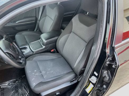Used 2018 Dodge Charger SXT RWD image 19