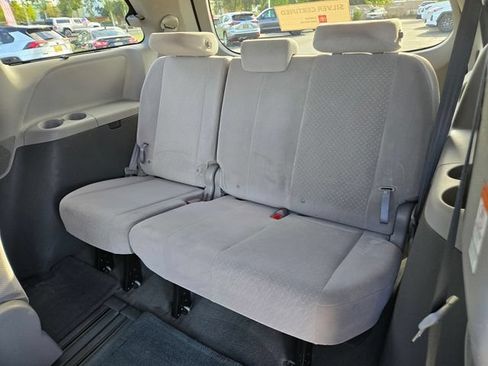 Certified 2017 Toyota Sienna LE FWD image 28