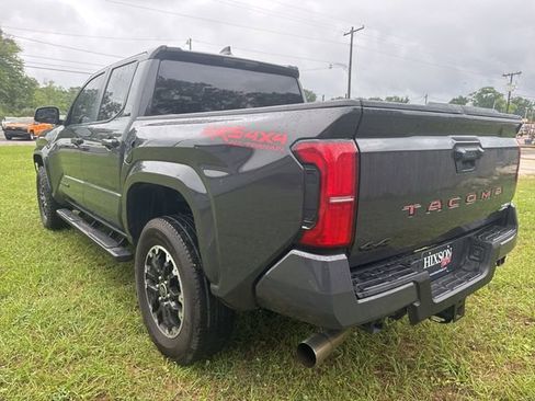Used 2025 Toyota Tacoma SR5 AWD/4WD image 8
