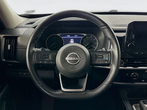 Used 2024 Nissan Pathfinder SL AWD/4WD image 18