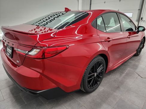 Used 2025 Toyota Camry SE image 5