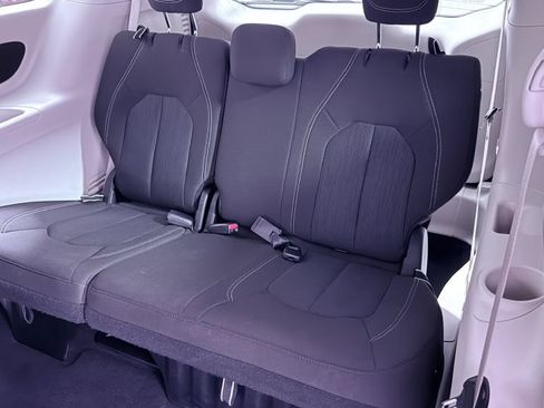 Used 2023 Chrysler Voyager LX FWD image 18