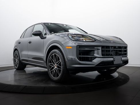 Certified 2025 Porsche Cayenne image 9
