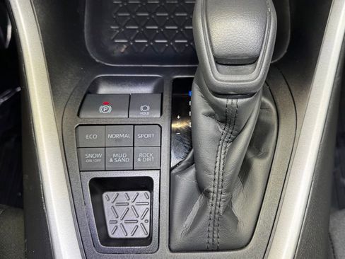 Certified 2025 Toyota RAV4 LE AWD/4WD image 32