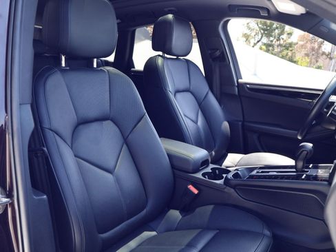 Certified 2023 Porsche Macan AWD/4WD image 24