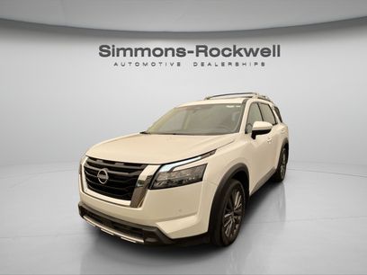 Used 2025 Nissan Pathfinder SL w/ SL Premium Package