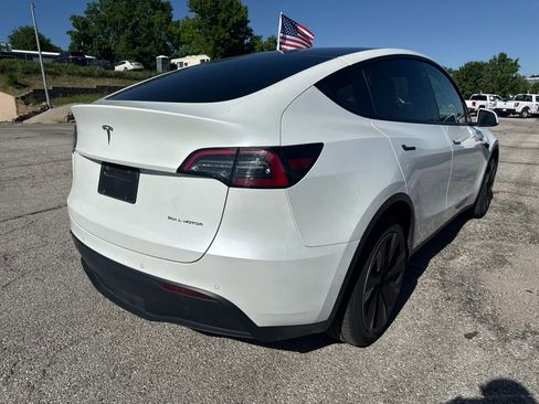 Used 2021 Tesla Model Y Long Range AWD/4WD image 2