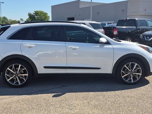 Used 2022 Kia Niro Touring Special Edition FWD image 2