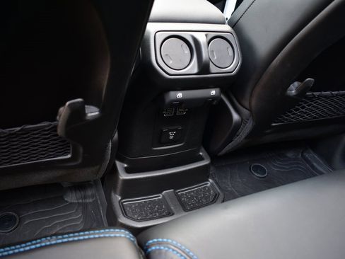 Used 2024 Jeep Wrangler High Altitude image 25