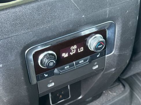 Used 2021 GMC Yukon XL SLT w/ SLT Luxury Package image 40