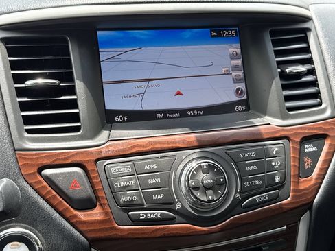 Used 2018 Nissan Pathfinder Platinum FWD image 21