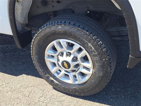 Used 2021 Chevrolet Silverado 2500 LT AWD/4WD image 19