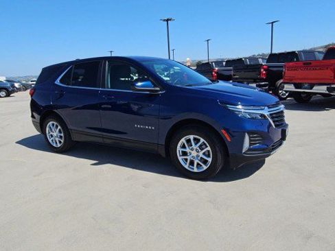 Used 2023 Chevrolet Equinox LT FWD image 2