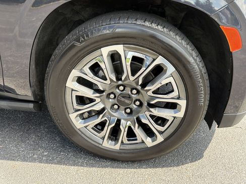 Used 2023 GMC Yukon Denali Ultimate AWD/4WD image 12