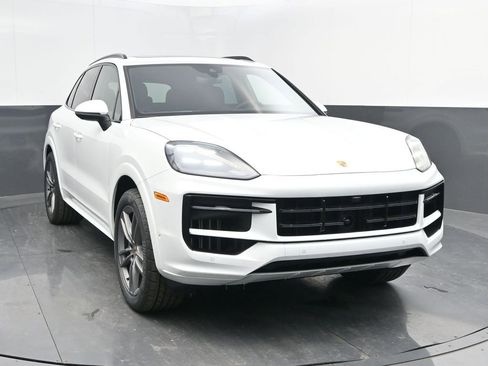 New 2025 Porsche Cayenne image 10