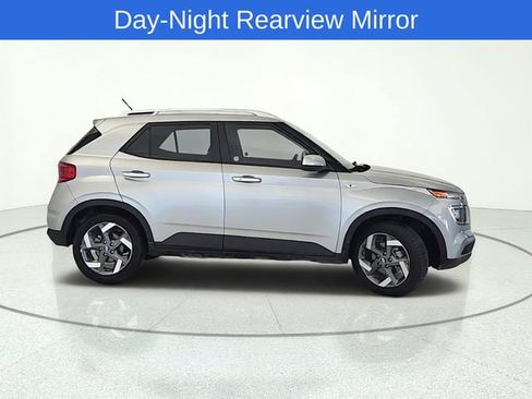 Used 2025 Hyundai Venue SEL FWD image 3