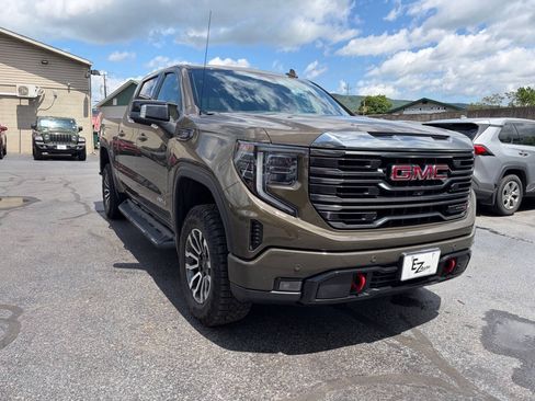 Used 2023 GMC Sierra 1500 AT4 w/ AT4 Premium Package AWD/4WD image 2