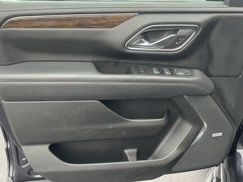 Used 2023 Chevrolet Suburban Premier image 13
