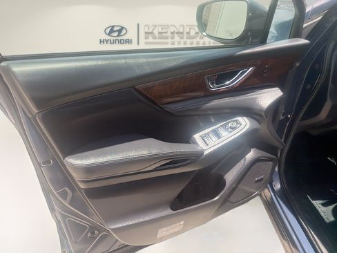 Used 2024 Subaru Ascent Touring AWD/4WD image 17