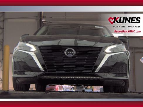 Used 2024 Nissan Altima 2.5 SV image 3