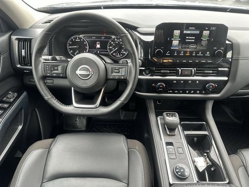 Used 2025 Nissan Pathfinder SL w/ Cargo Package image 9