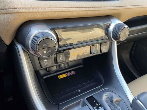 Used 2023 Toyota RAV4 XLE Premium image 31