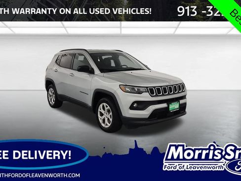 Used 2024 Jeep Compass Latitude AWD/4WD image 1