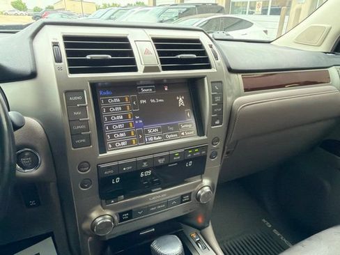 Used 2017 Lexus GX 460 Premium AWD/4WD image 16