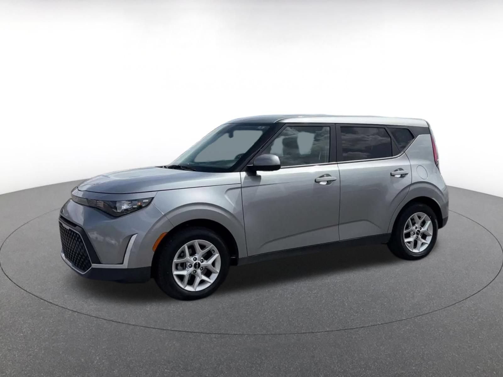 Used 2025 Kia Soul LX w/ LX Technology Package FWD image 7