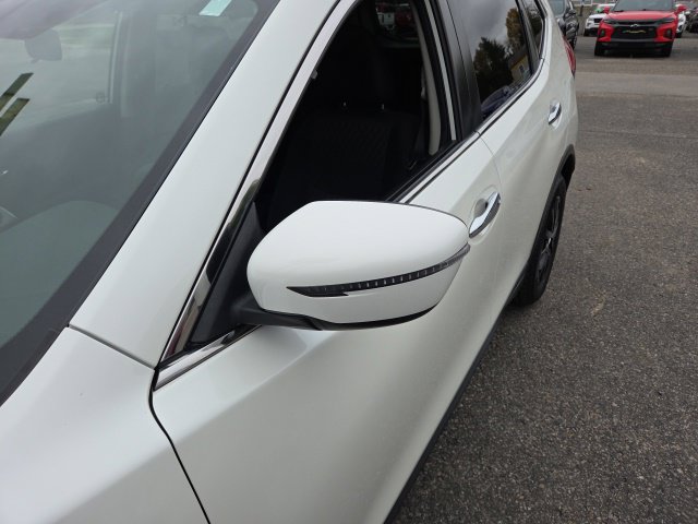 Used 2018 Nissan Rogue SV FWD image 19