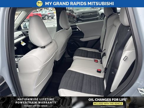 New 2026 Mitsubishi Outlander SE AWD/4WD image 10