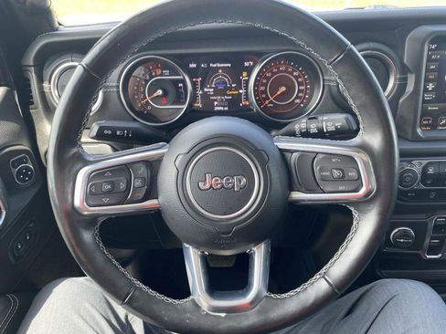 Used 2022 Jeep Wrangler Unlimited Sahara w/ Cold Weather Group AWD/4WD image 17