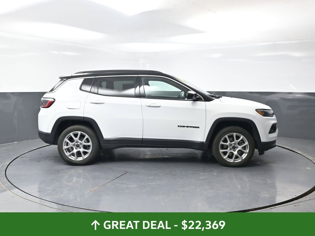 Used 2025 Jeep Compass Limited AWD/4WD image 3
