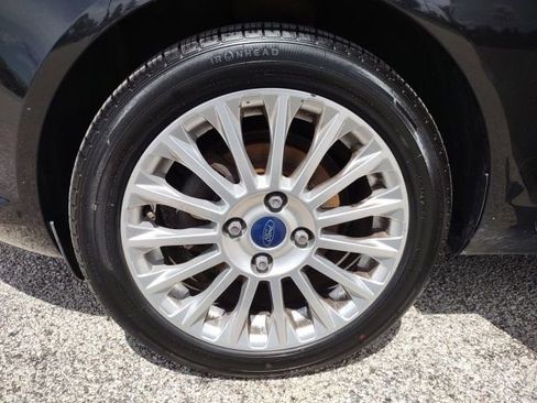 Used 2014 Ford Fiesta Titanium FWD image 30