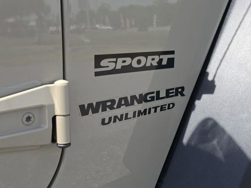 Used 2017 Jeep Wrangler Unlimited Sport w/ Quick Order Package 24S AWD/4WD image 36