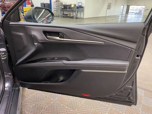 Used 2025 Toyota Camry SE image 19