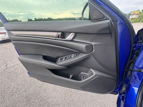 Used 2022 Honda Accord Sport image 11