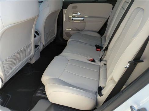 Used 2026 Mercedes-Benz GLB 250 image 15