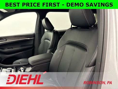 New 2025 Jeep Grand Cherokee L Limited w/ Black Appearance Package AWD/4WD image 22