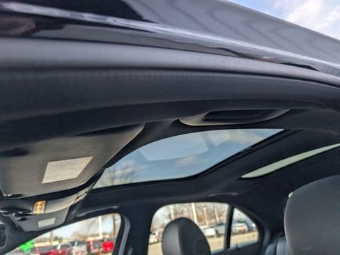 Used 2019 Mercedes-Benz E 300 4MATIC image 3