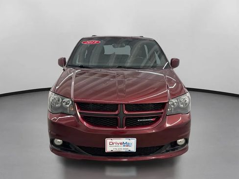 Used 2019 Dodge Grand Caravan GT FWD image 2